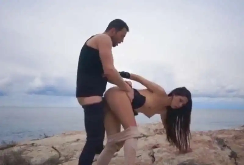 在出差處被討厭上司設計住同房 過激小帳被發現的巨乳新人OL一整晩搞成真人自慰套墮落 UNPAI SSIS776