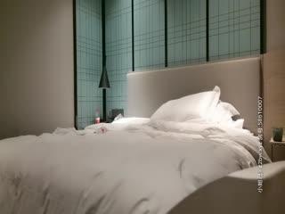 白沫淫水狂喷！极品少妇咖啡厅外双穴插跳蛋，狂野潮喷还带着泡沫