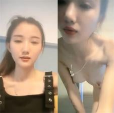 御姐会弹钢琴！初下海操逼秀蹲在地上猛吸屌翘起屁股后入主动骑乘扭腰套弄.