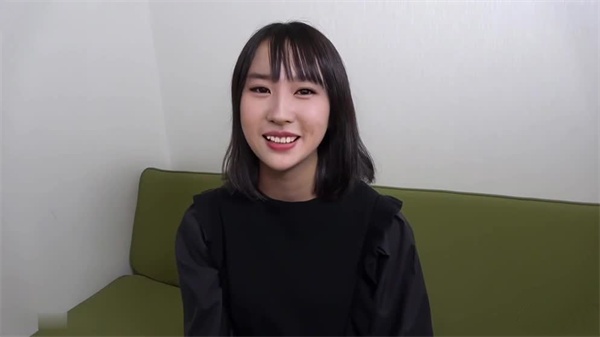 足疗店偷拍女技师撩骚过程，半套加钱变全套激情体验