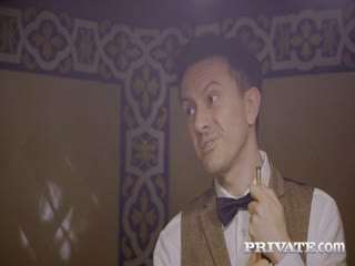 浴室双飞激情服务 两女一男湿身诱惑