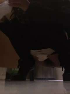 搬到东京入住的廉价合租屋的室友们都是强大猛男 被骗进去的全是男人的合租房间里每天都被处理性欲 START459