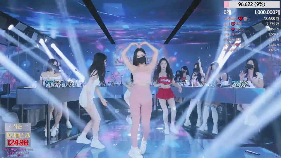 原創 [MP4 688MB]雲盤泄密】溫柔淑女型女大生私下極度反差，出租屋被男友各種玩肏