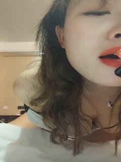 FC2PPV 4609897 可爱漂亮女孩用她的又长又灵活的舌头口交 令小哥大量射精中出两连发