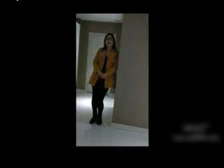 我们的第一个三人组！当我妻子自慰时在她面前操她的朋友